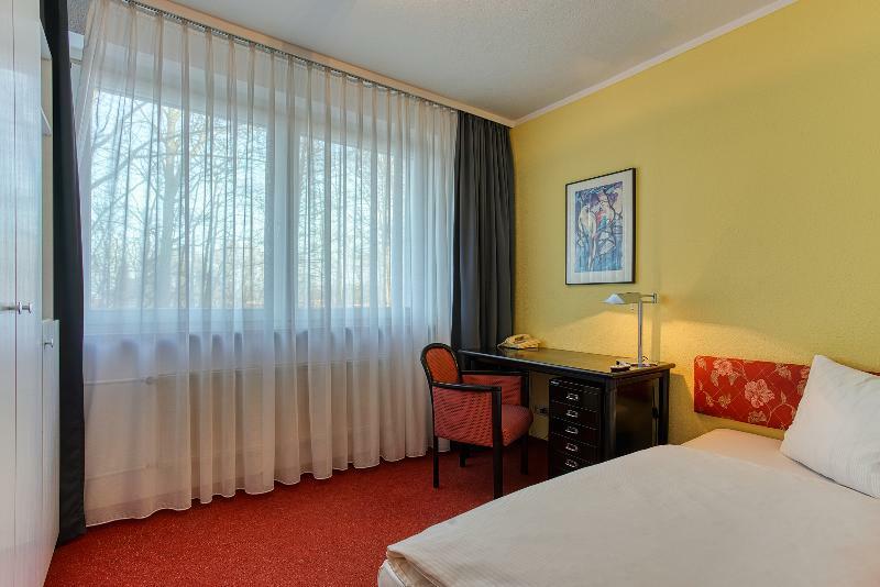 Hotel Elbotel By Centro 3*